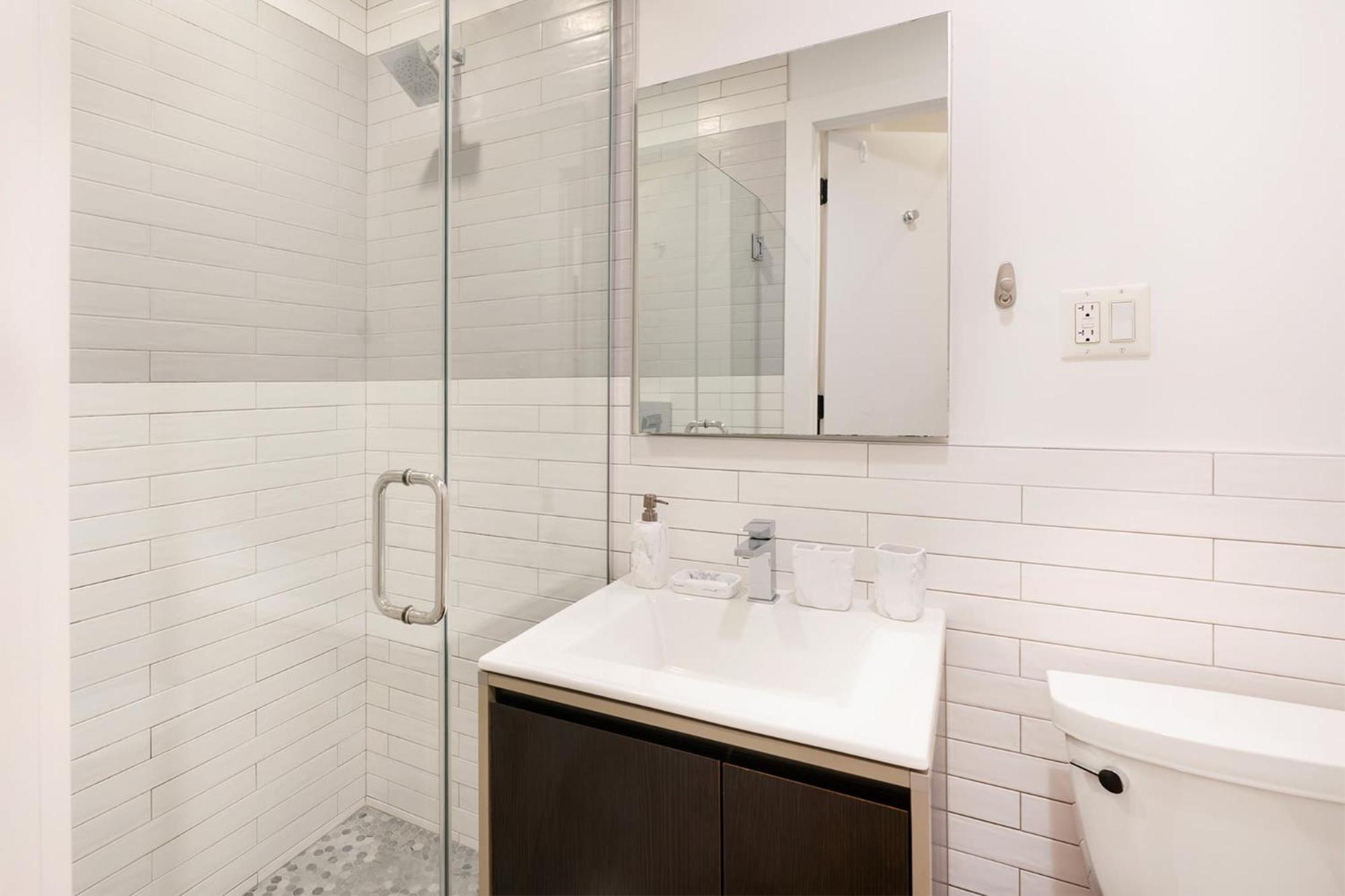 1290-13 Newly Renovated 2 Bedrooms In Ues Apartment *