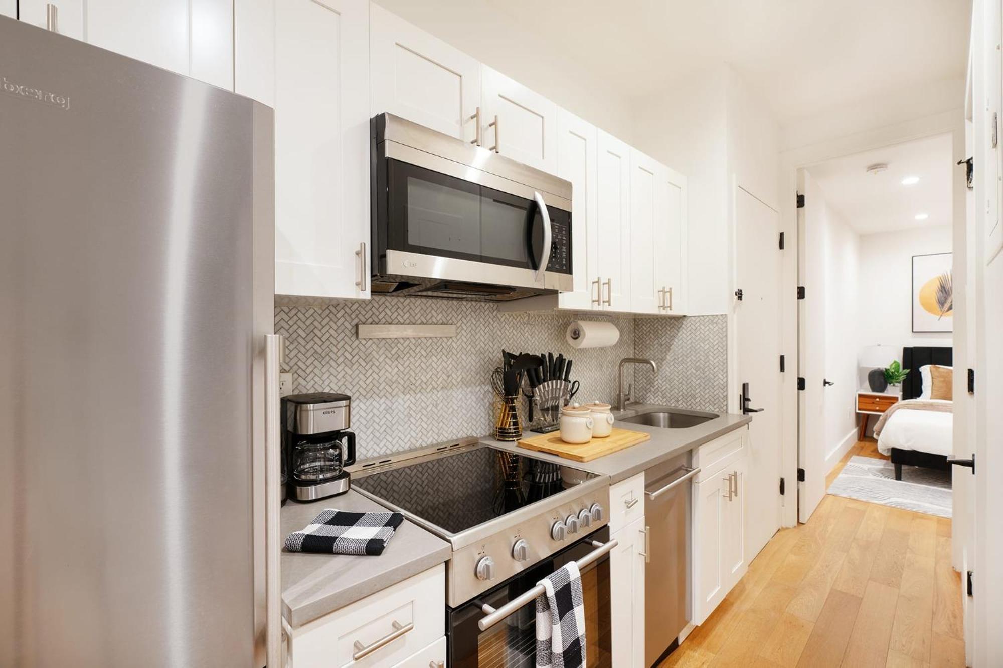 1290-13 Newly Renovated 2 Bedrooms In Ues Apartment *