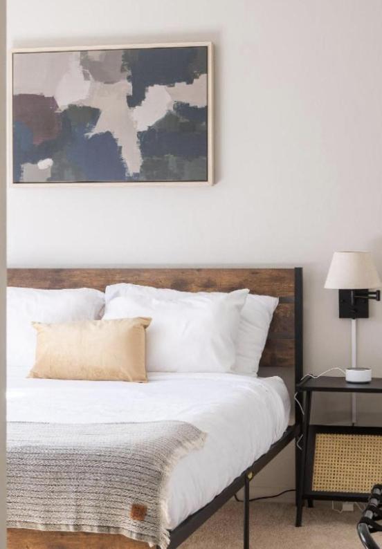 East Side 2br 2 Bath Marvel *