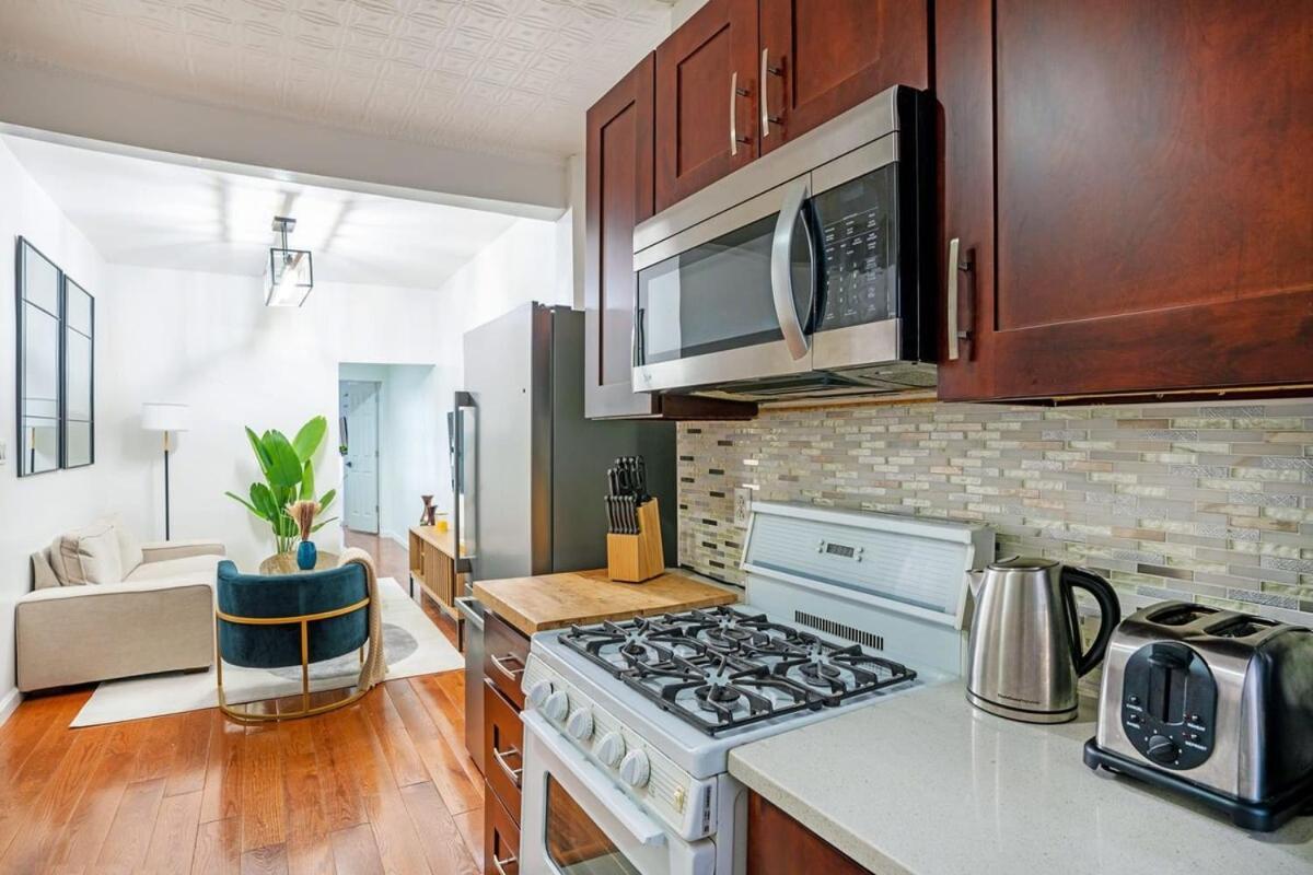 454-3e Prime Location 1br Newly Furnished *