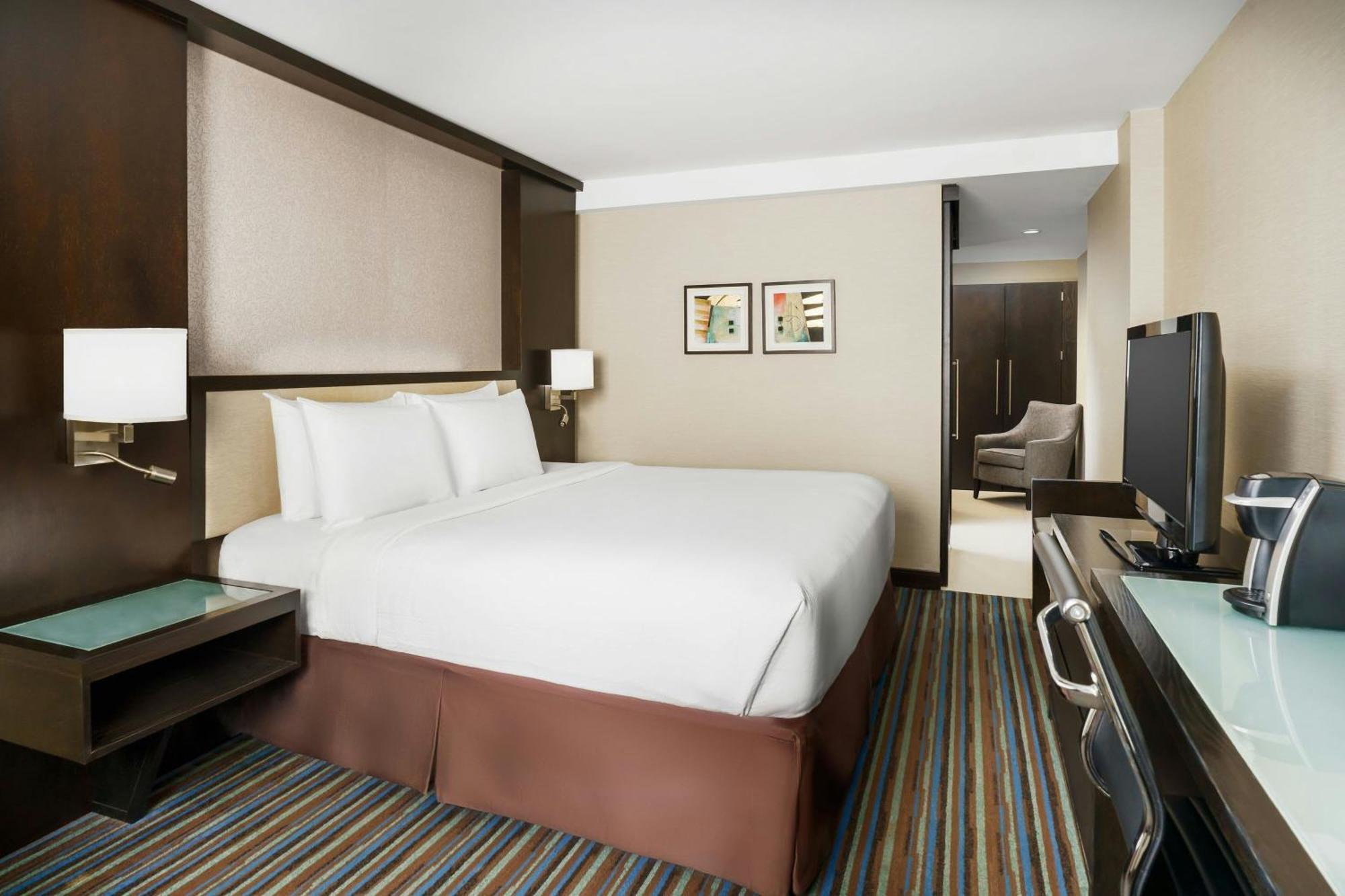 Hotel Courtyard Manhattan/times Square 3*