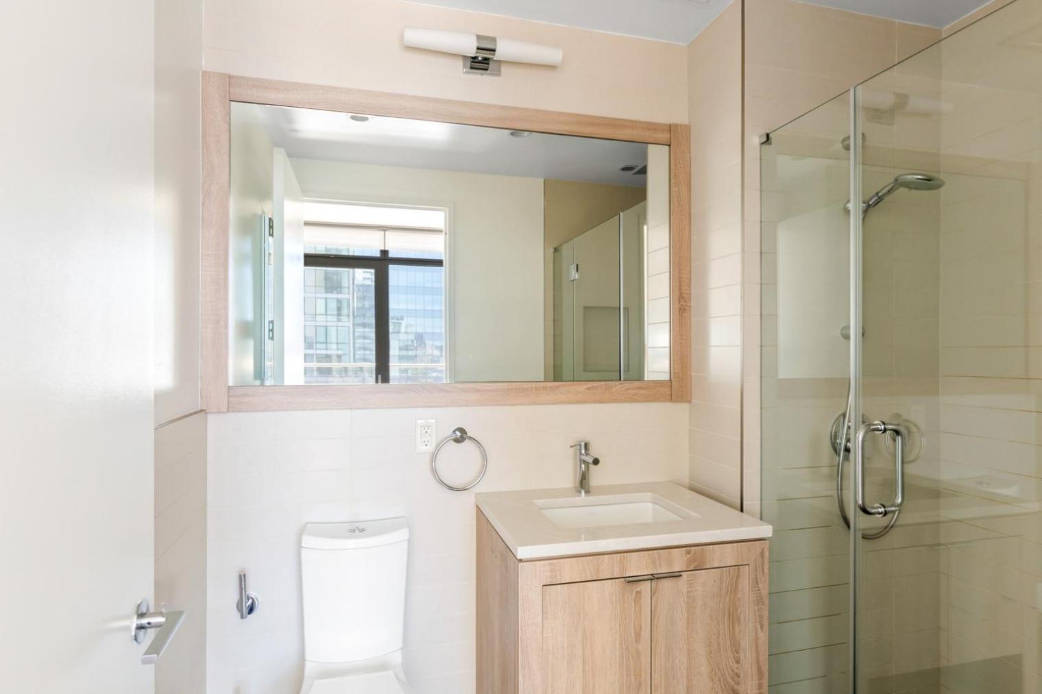 Lic 2br W Gym Dm Elevator Private Balcony Nyc-769 Apartment