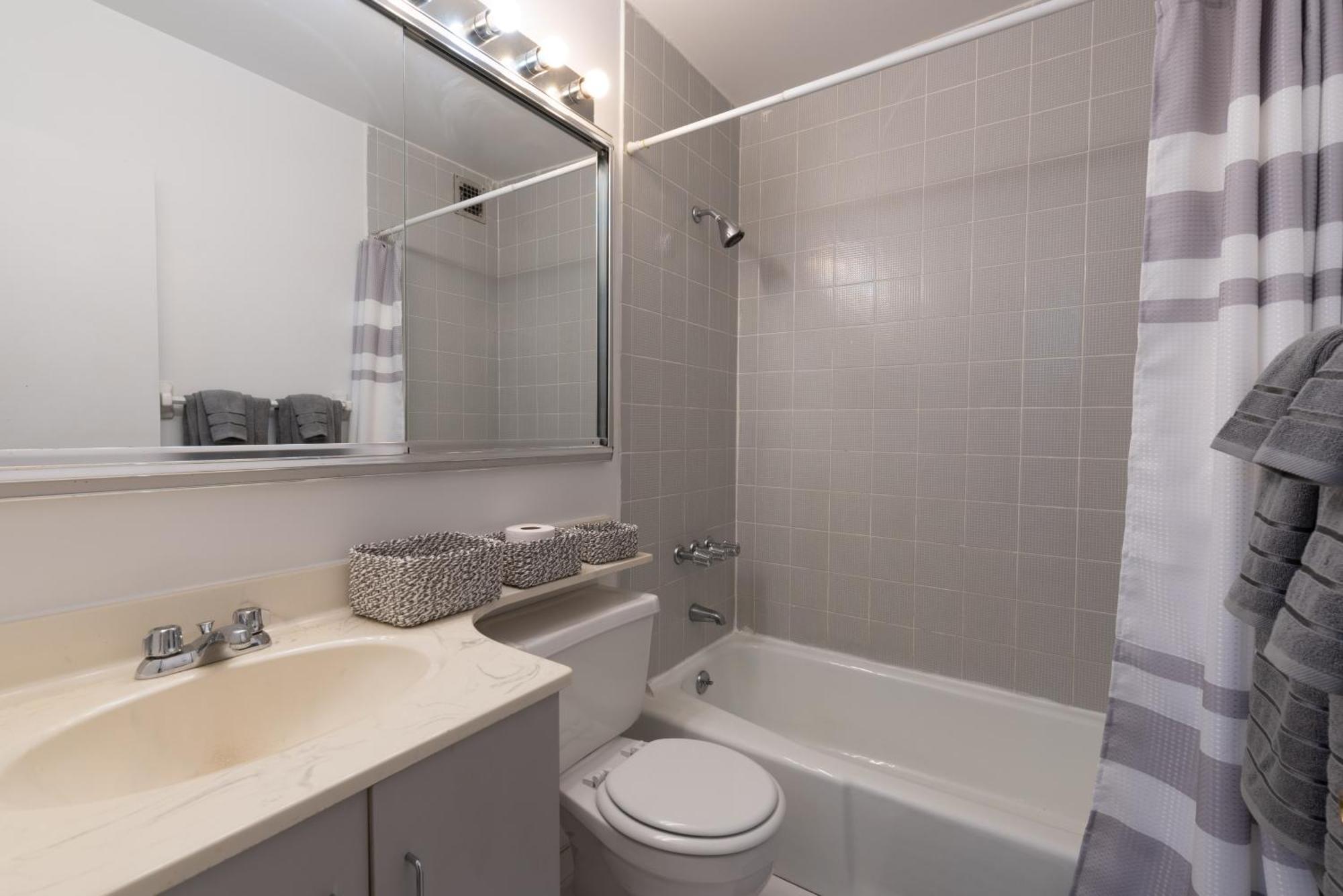 Amazing Furnished 1 Bedroom Penthouse Midtown West