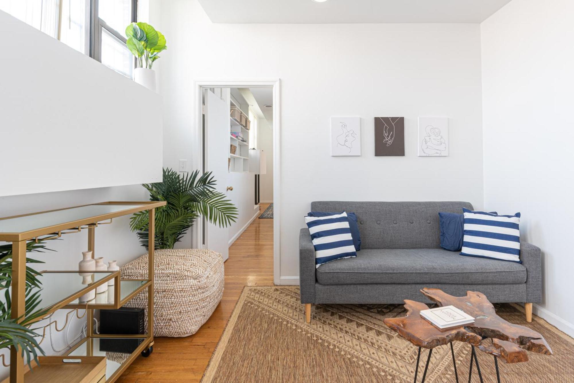 Amazing Furnished 1 Bedroom Penthouse Midtown West Apartment
