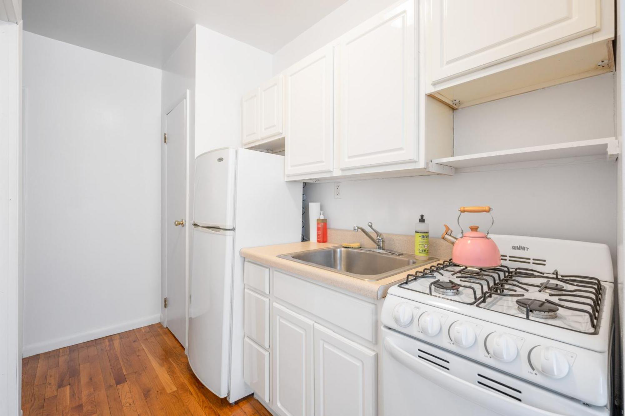 Lovely Near Park Apartment *