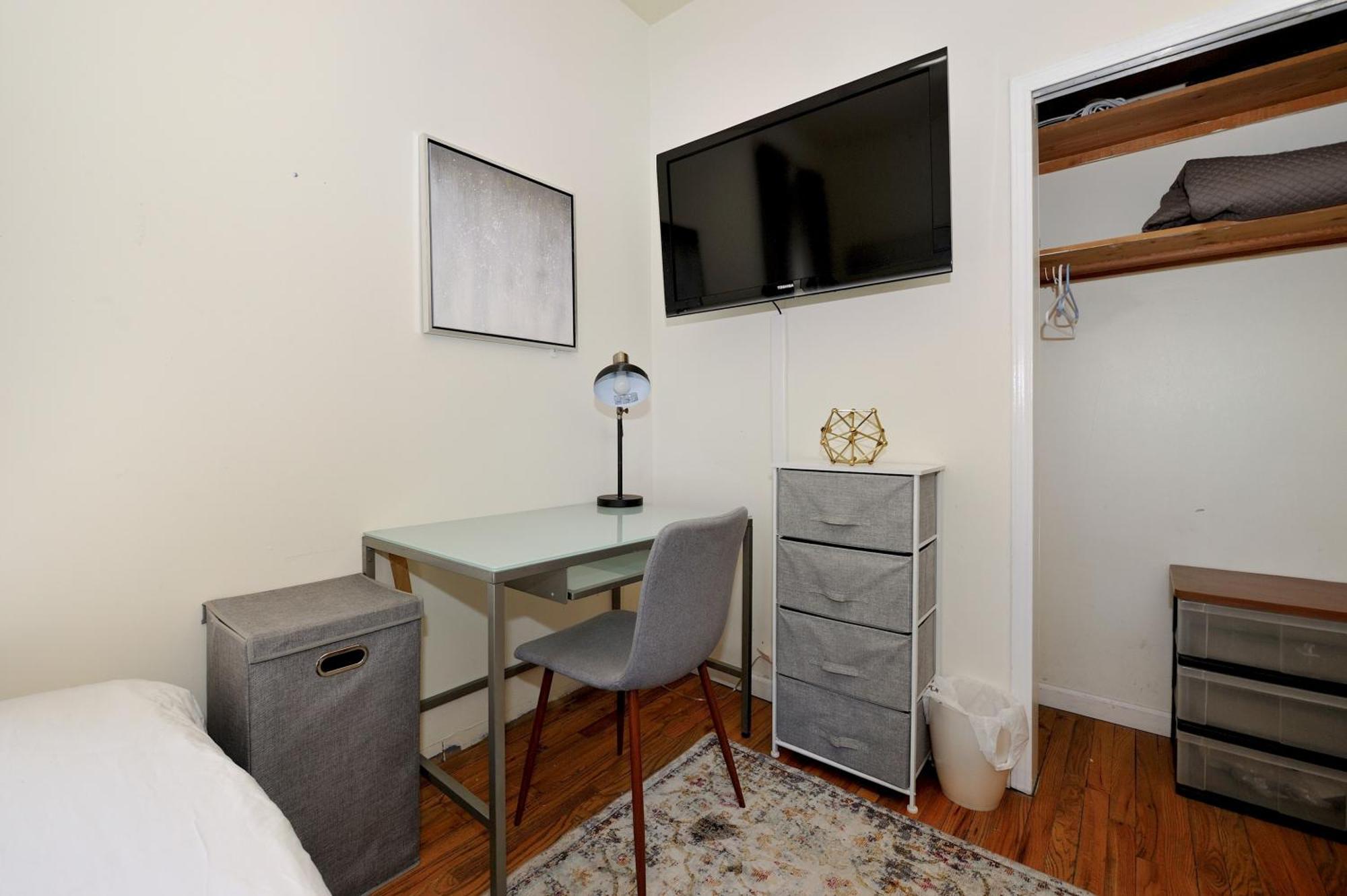 3br In Big Apple Apartment New York