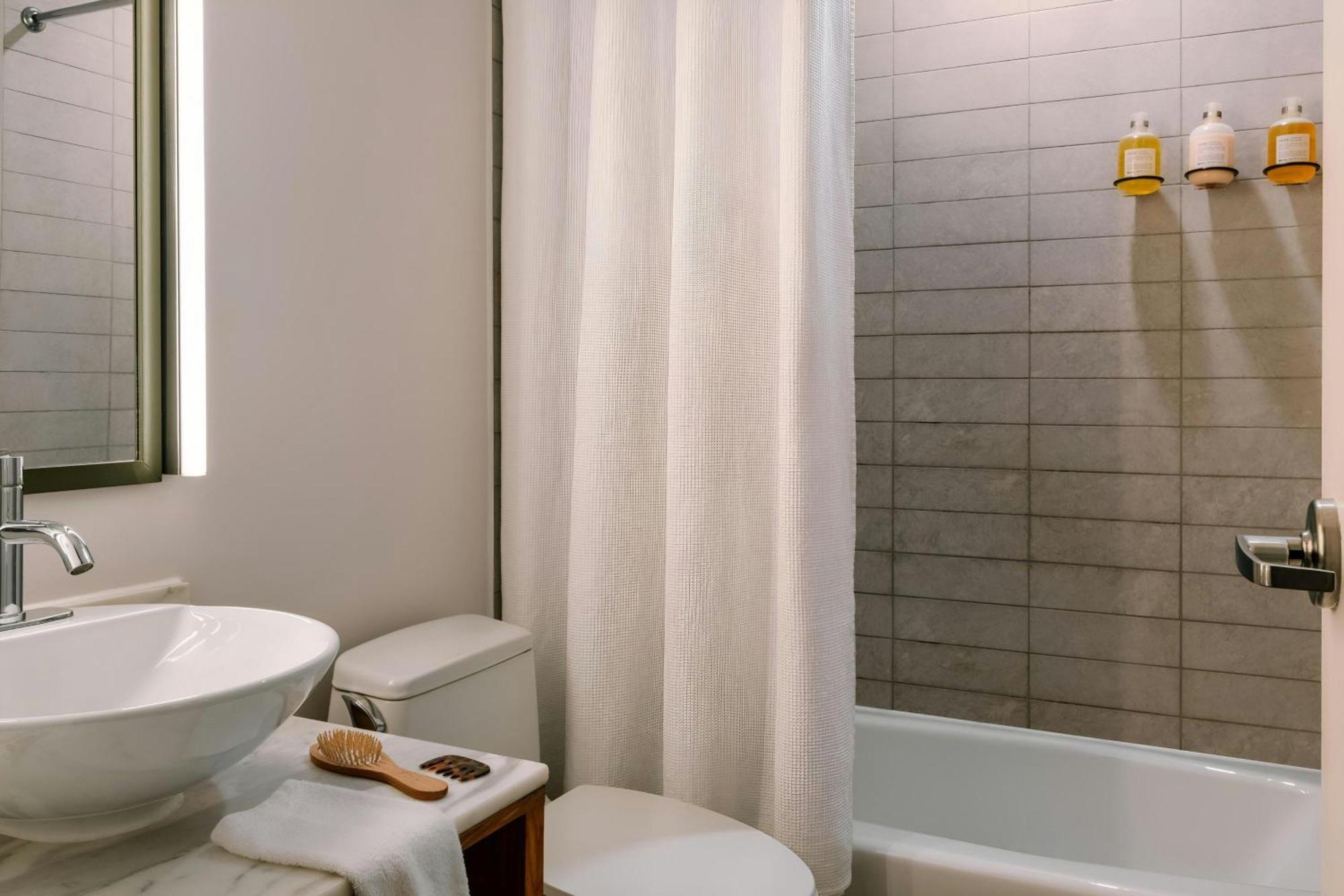 Sonder Duane Street 4*