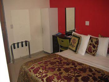 Doxie Hotel 2*