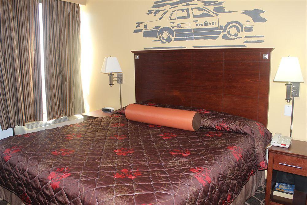 Howard Johnson Queens Village 2*