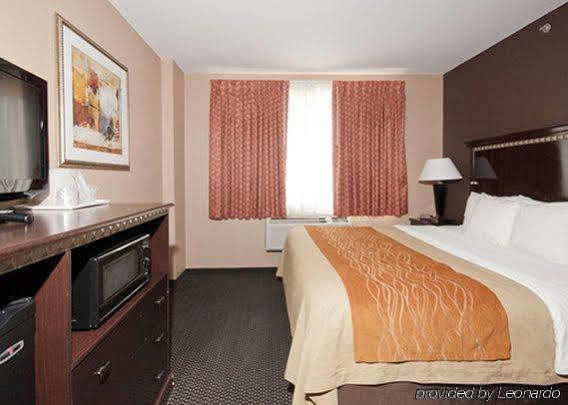 Travelodge By Wyndham Queens Hotel