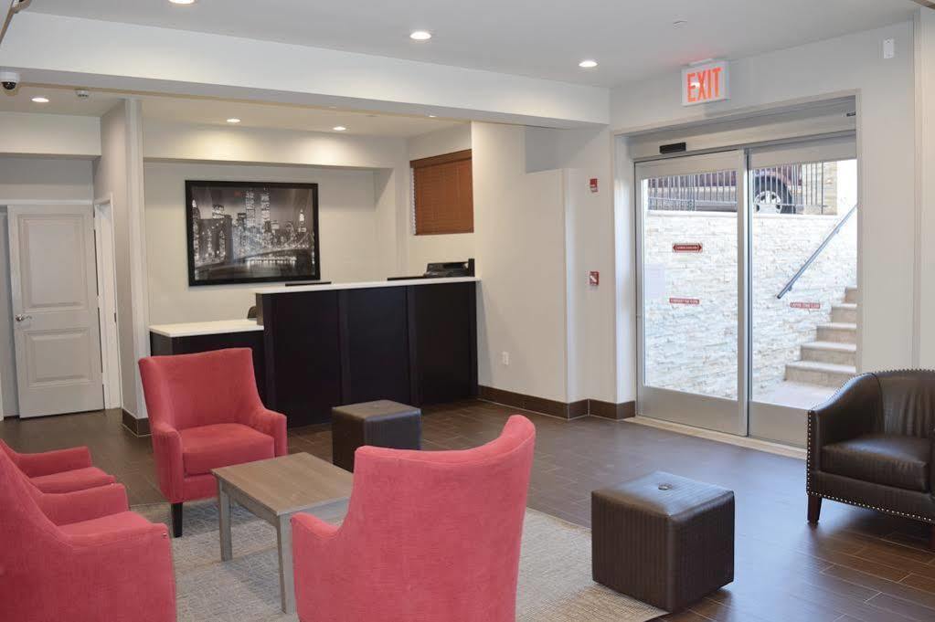 Hotel La Quinta By Wyndham Brooklyn East