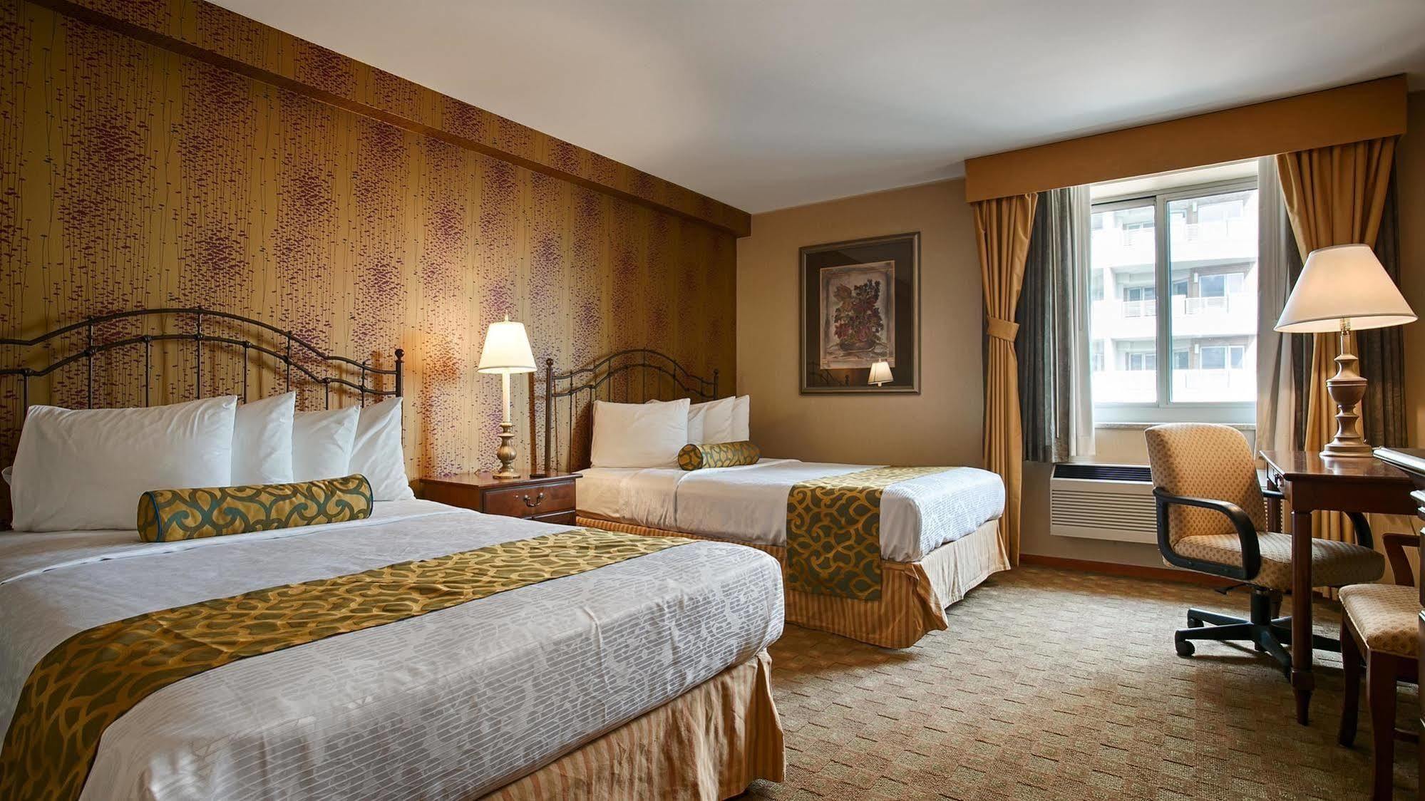 Best Western Queens Court 3*