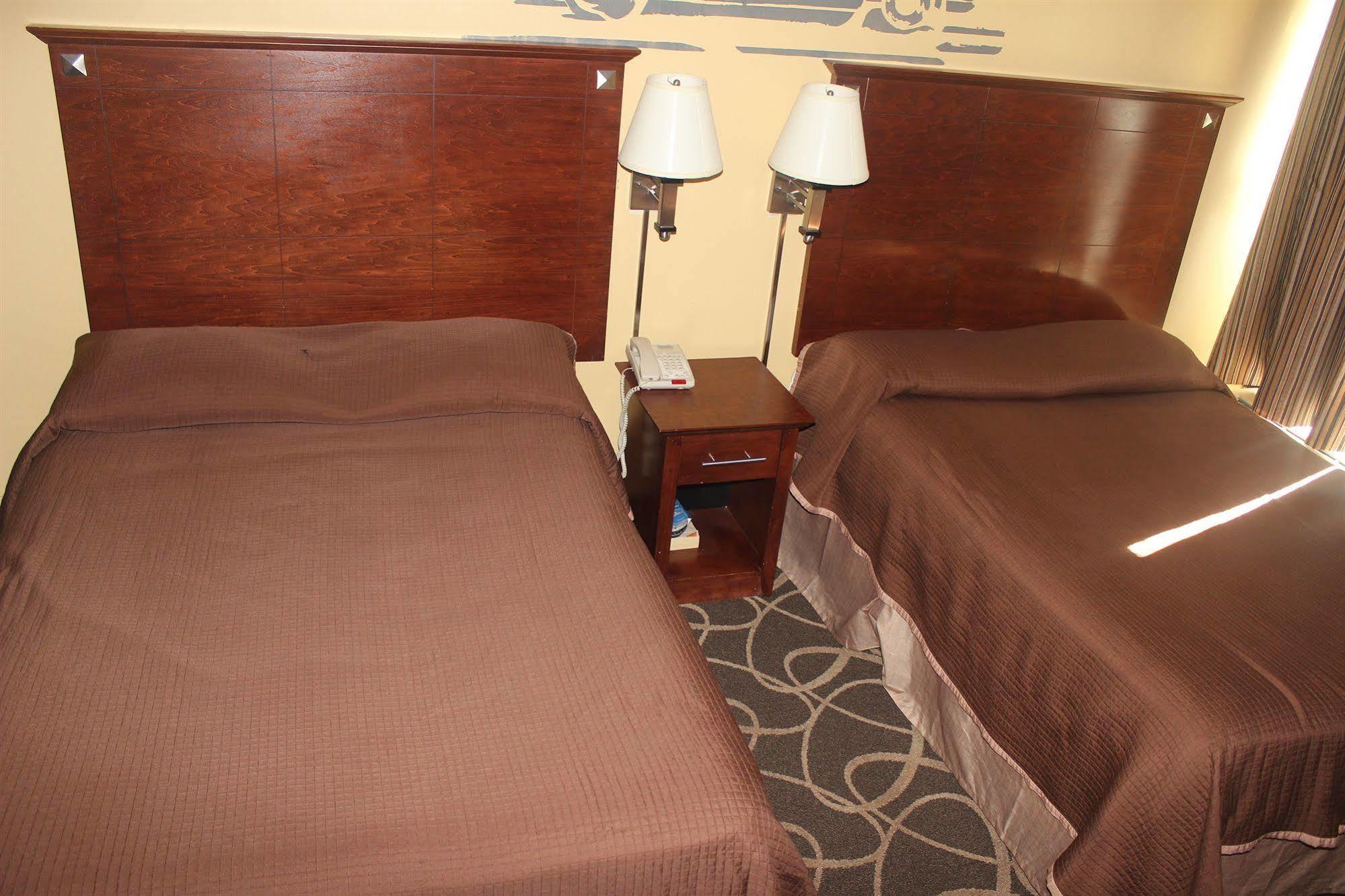 Hotel Howard Johnson Queens Village 2*