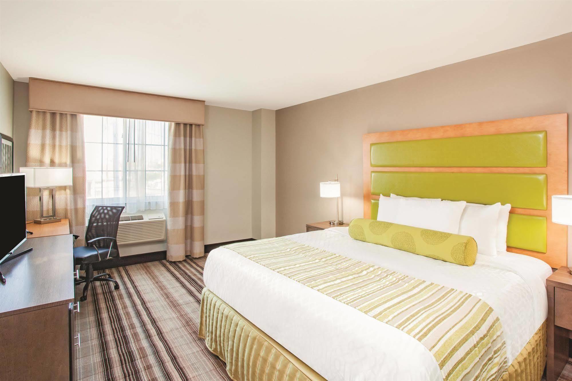 Hotel La Quinta & Far Rockaway -