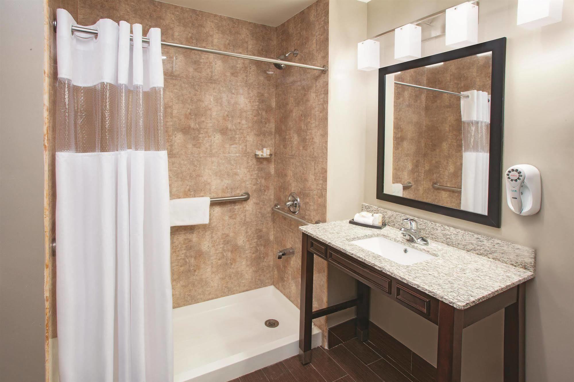 La Quinta & Far Rockaway -