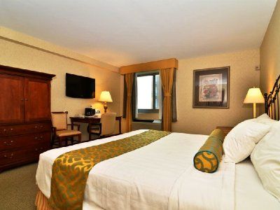 Best Western Queens Court Hotel 3*