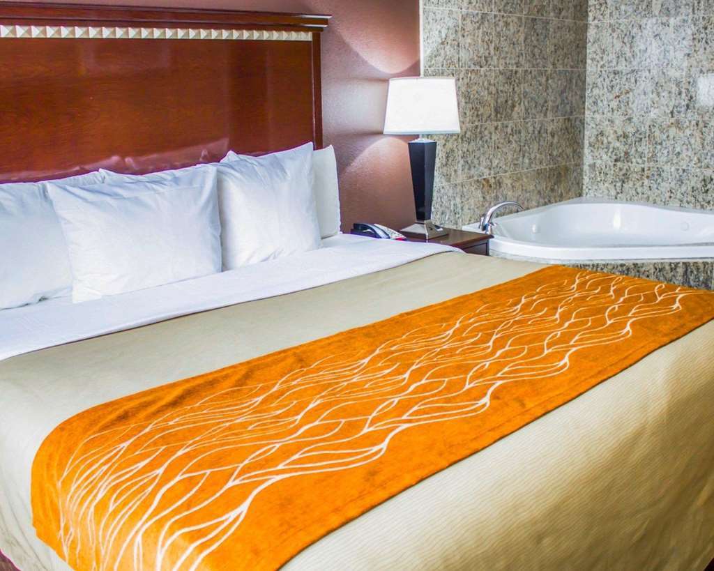 Hotel Travelodge By Wyndham Queens 3*