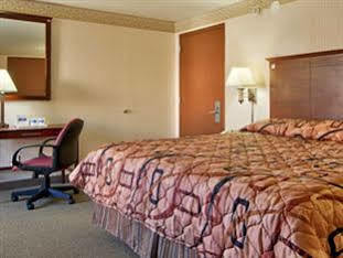 Hotel Howard Johnson Queens Village