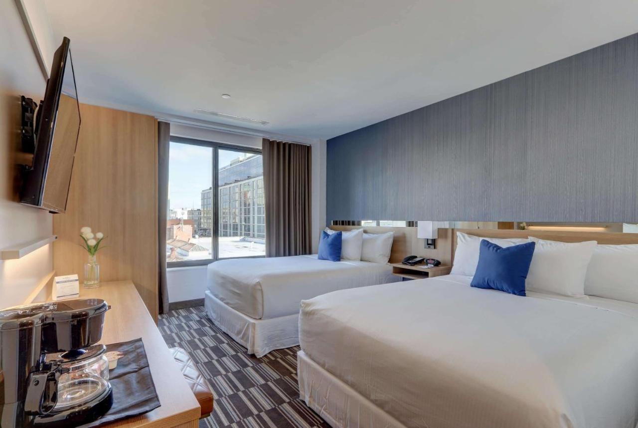 Microtel By Wyndham Long Island Hotel