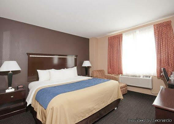 Travelodge By Wyndham Queens Hotel
