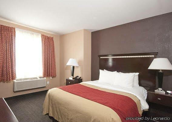 Travelodge By Wyndham Queens Hotel 3*