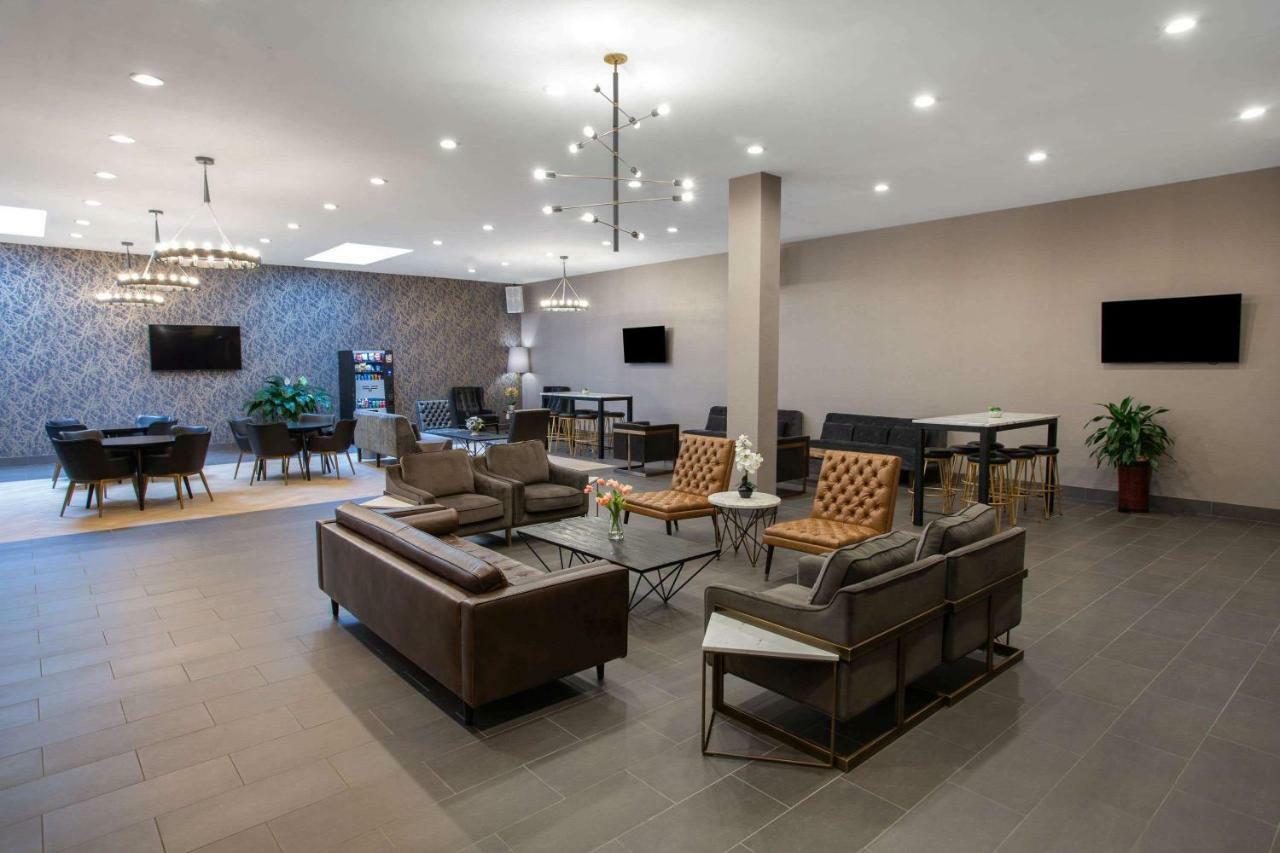 Microtel By Wyndham Long Island Hotel